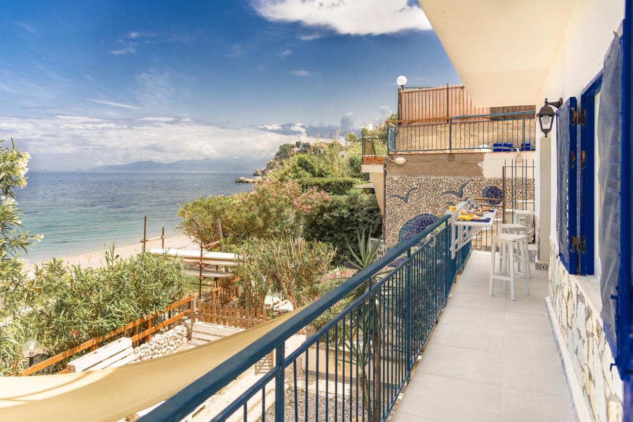 Dimore Di Mare - Beachfront Apartments Santa Flavia Exterior foto